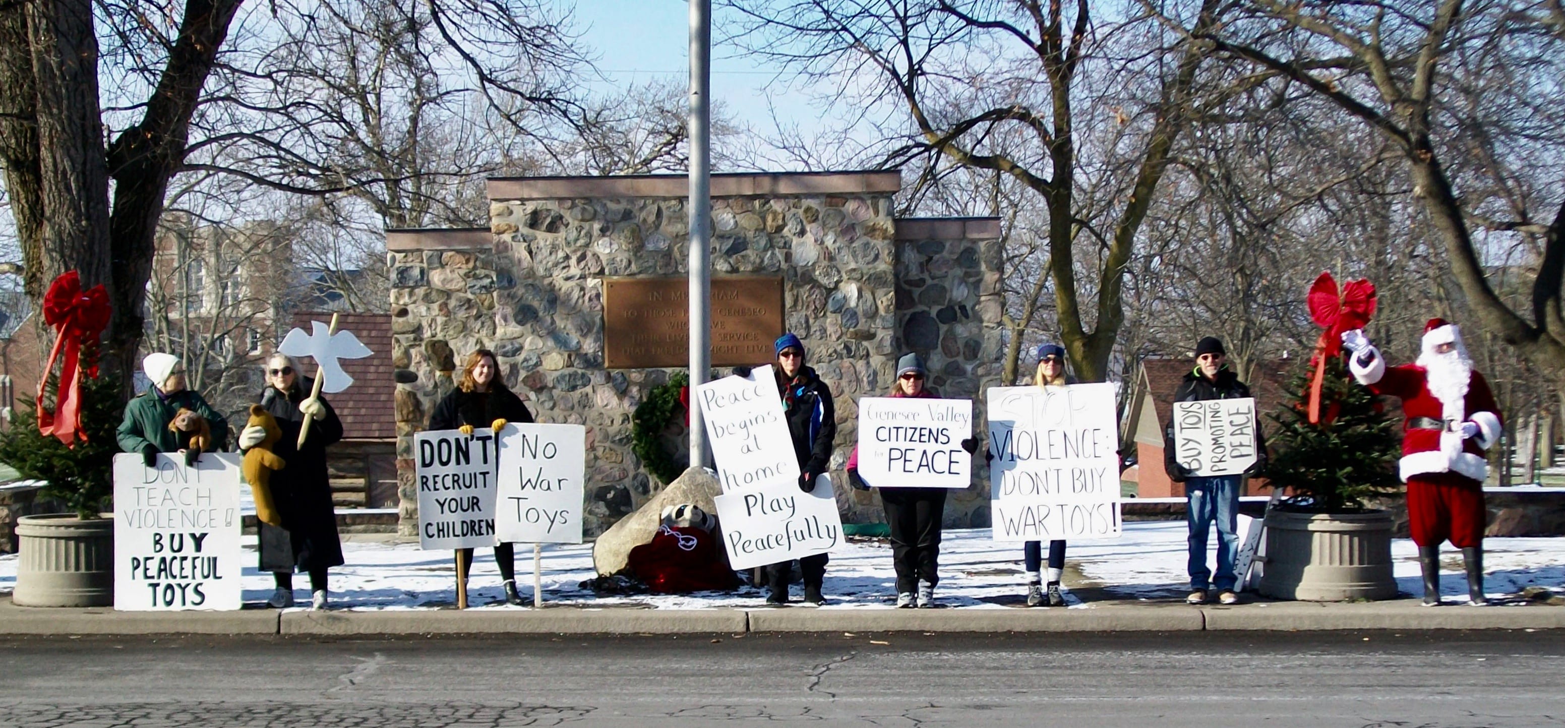 [GVCP] Buy peaceful toys demonstration